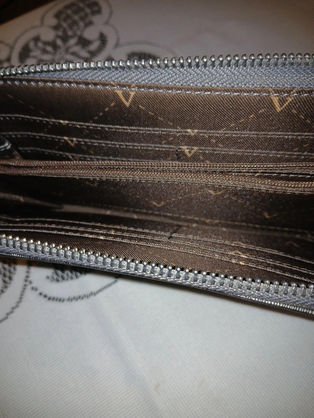 Vince Camuto Bag And Wallet Set - Picture 9 of 9